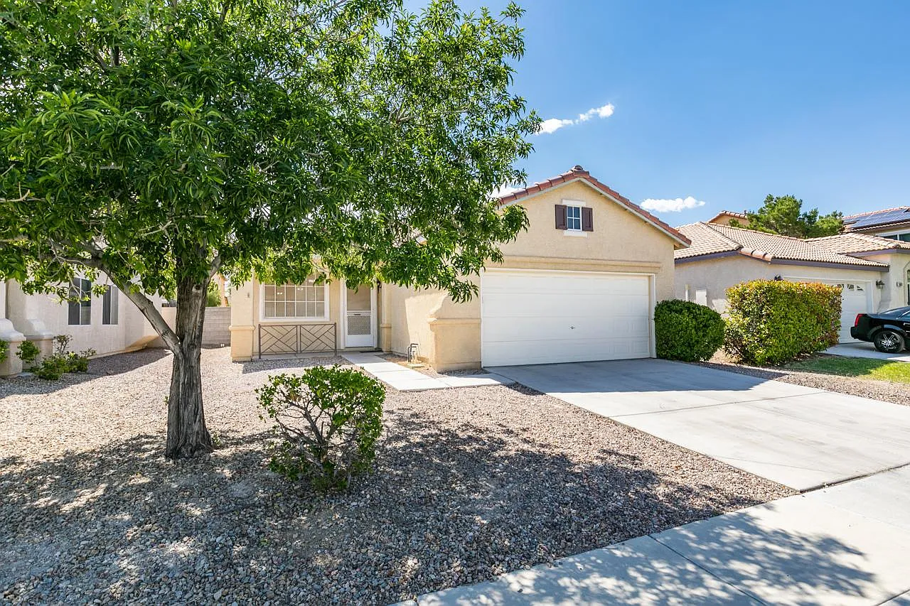 3 bed, 1400 sqft, $2,050 — Photo 2