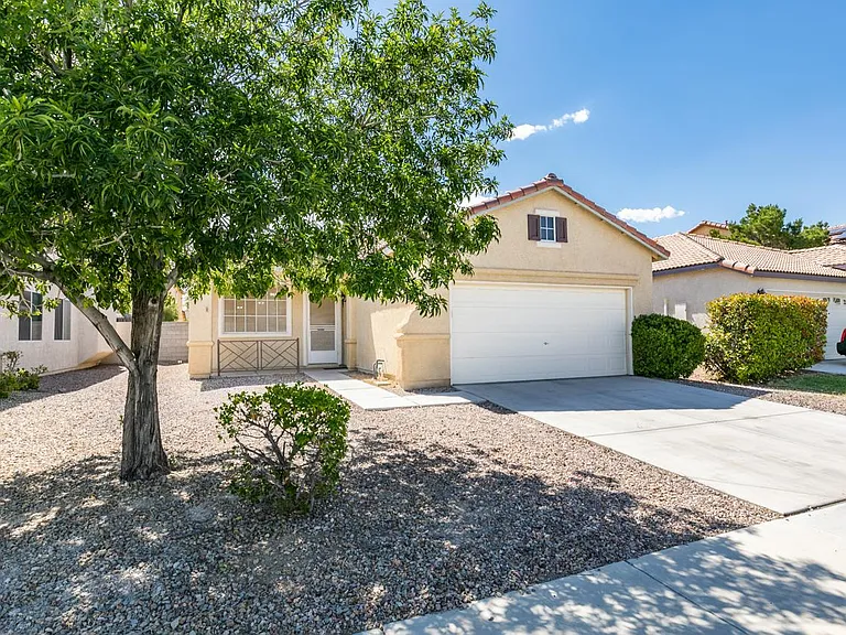 5647 Indian Springs St — Photo 2