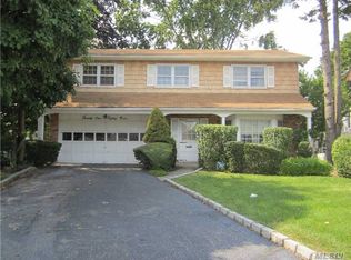 2189 Custom Village Ct, Bellmore, NY