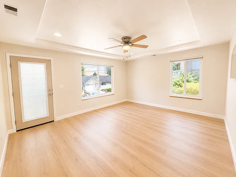 38034 Stenhammer Dr — Photo 4