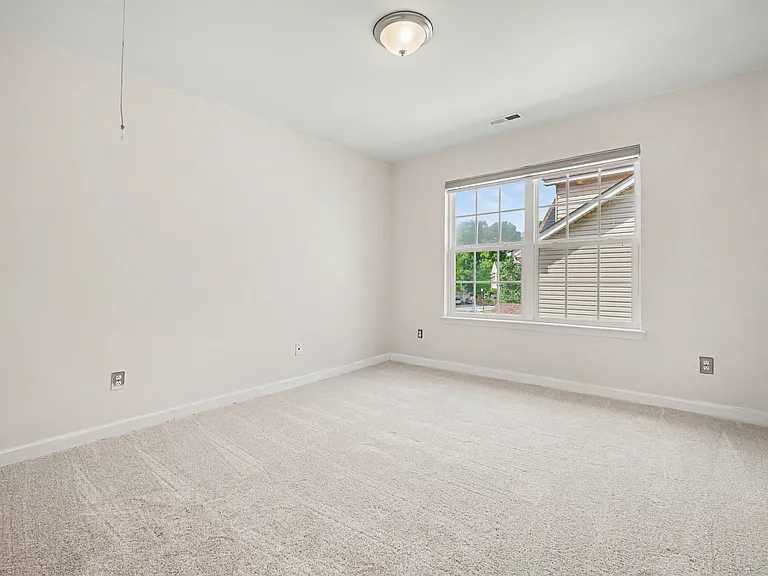 2119 Baggins Ln — Photo 29