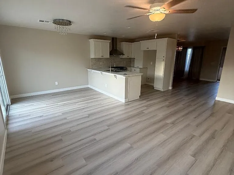 701 E Rivera Ave — Photo 2