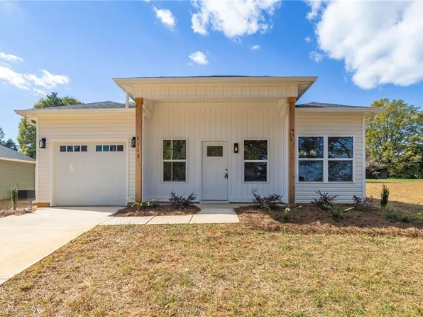 3115 Chapel St, Walkertown, NC 27051