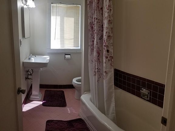 Main bathroom