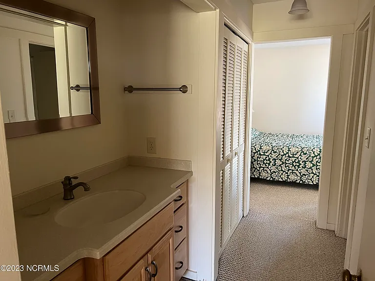 207 Foxkroft Dr — Photo 5