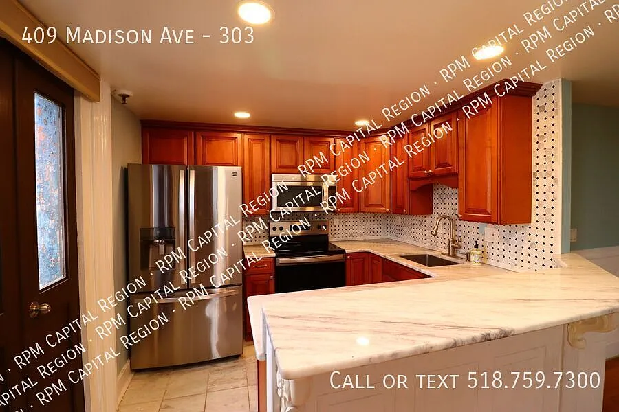 Building Photo - 409 Madison Ave #303