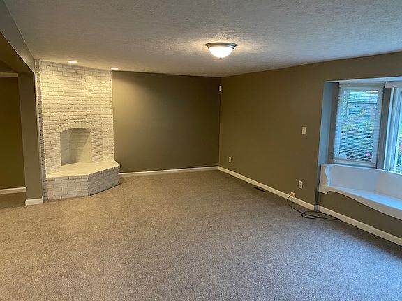 3rd image of 3606 Roswell Dr