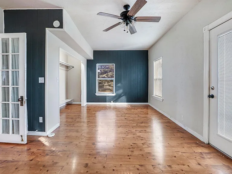 3321 Addison Ave E — Photo 6