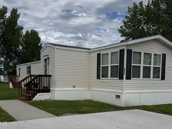 4914 Golden Gate Dr, Grand Forks, ND 58203
