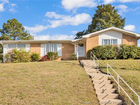 2702 Dartmouth Dr, Fayetteville, NC 28304