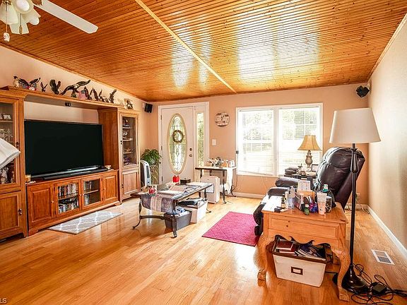 4th image of 7234 Racine Rd