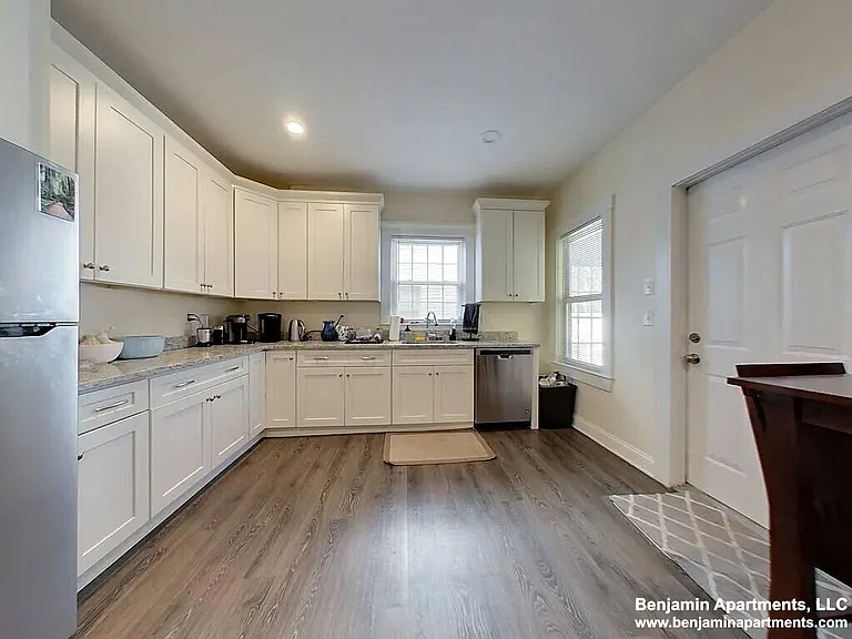 22 Brooks St #3 — Photo 1