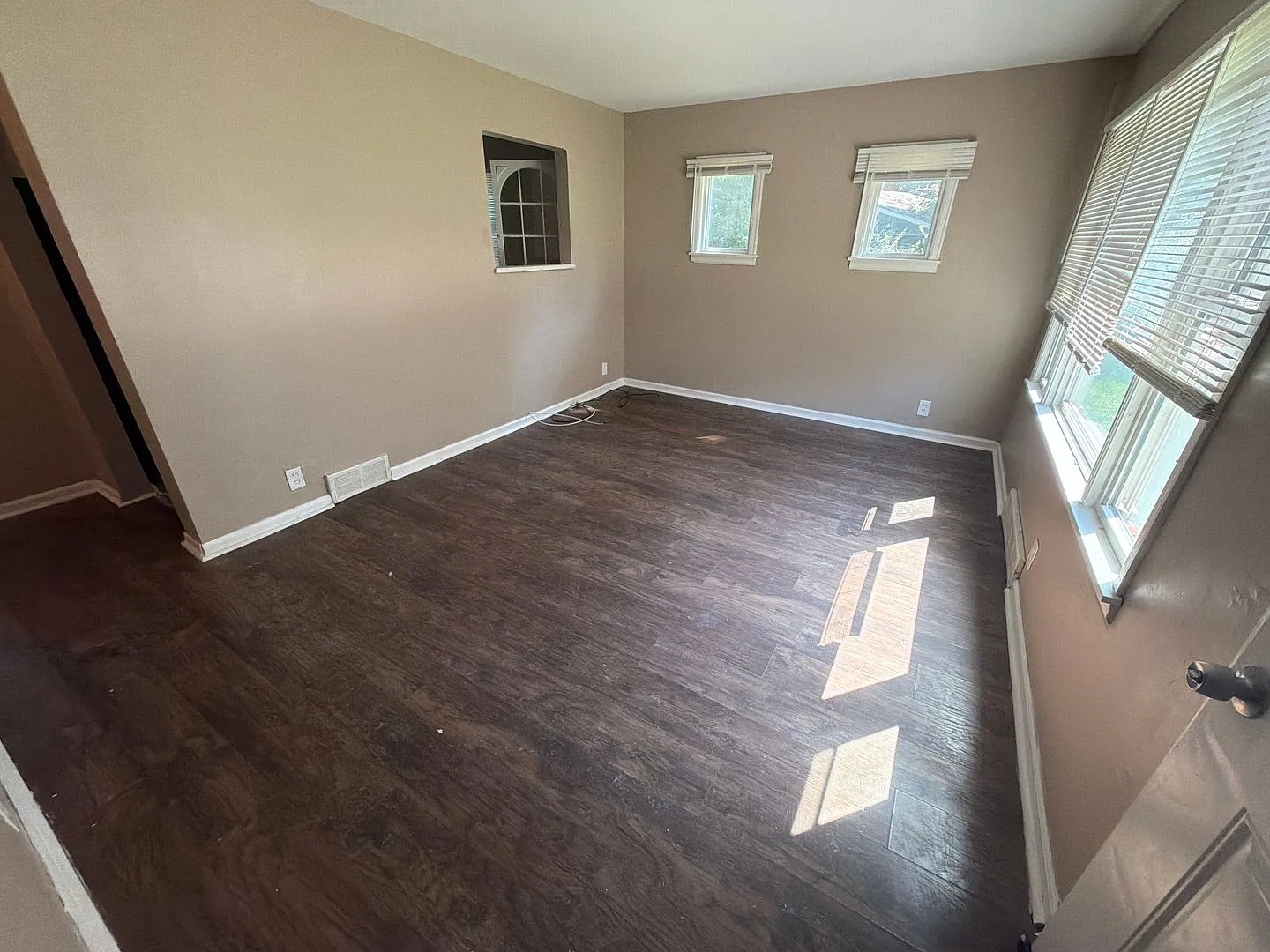 Spacious 4-Bedroom Home with Garage & Breezeway — Photo 3
