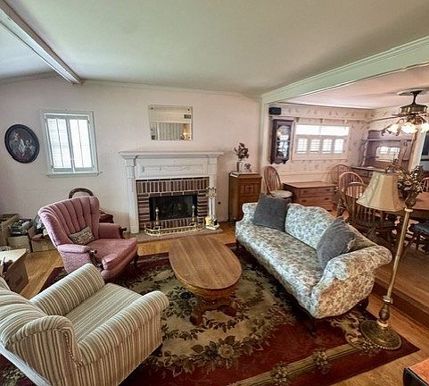 2nd image of 1719 Westwood Pl
