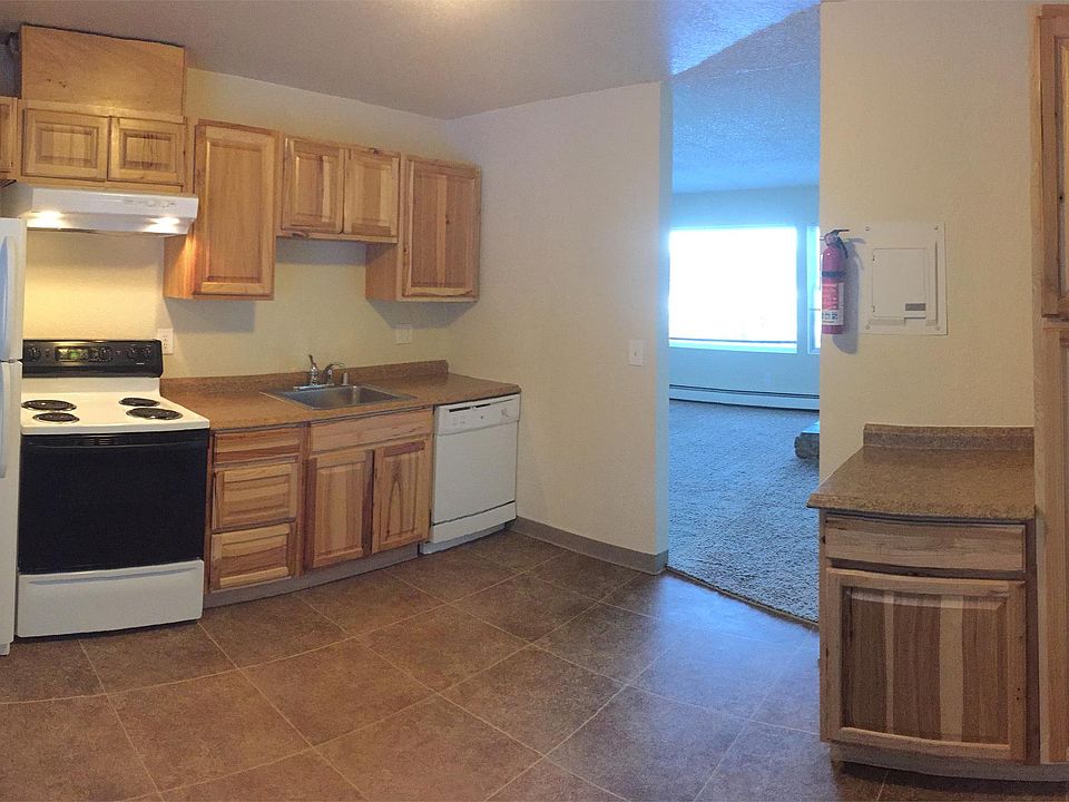 LARGE KITCHEN