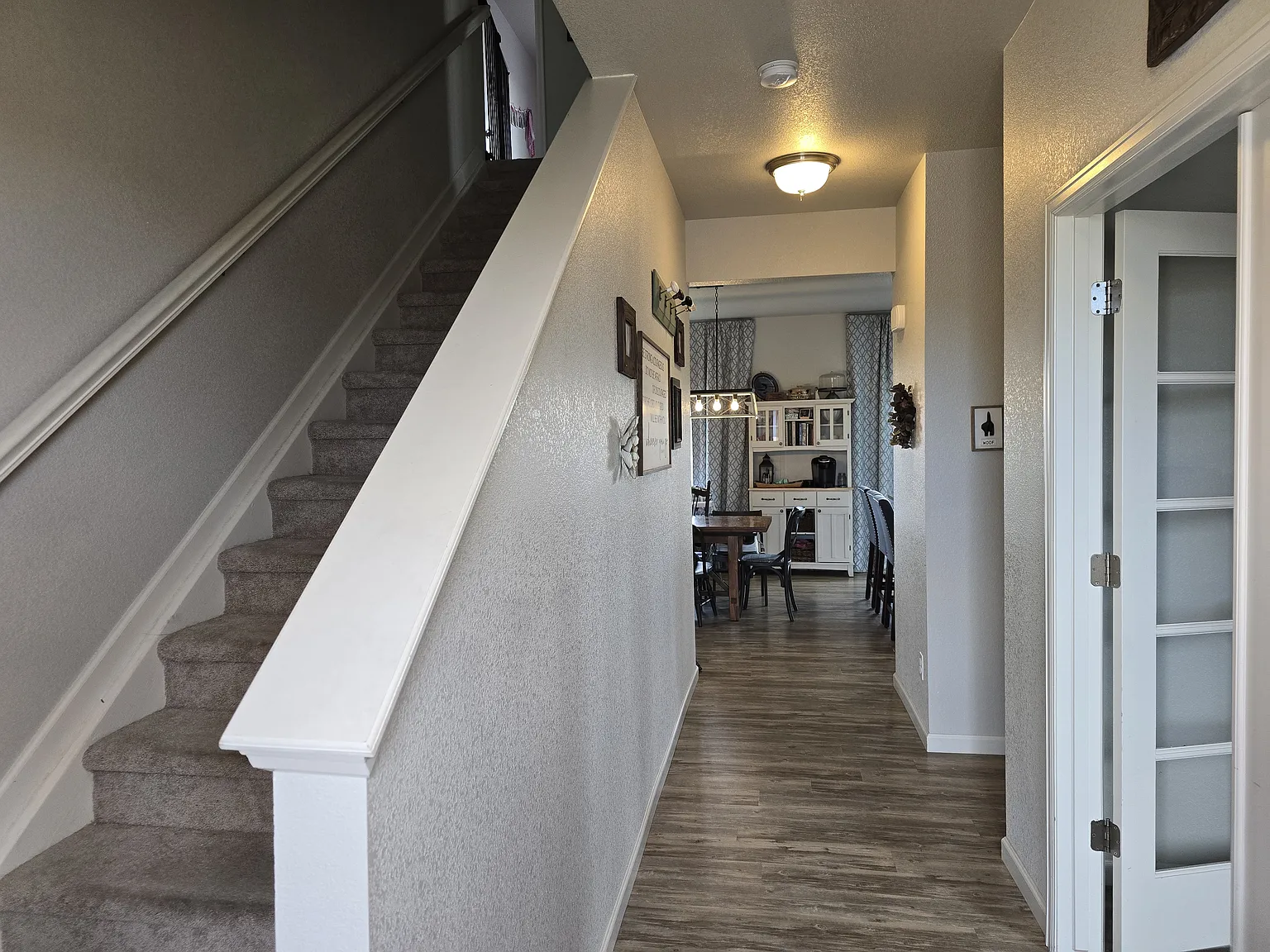 4 bed, 2.5 bath, 1900 sqft, $2,990 — Photo 4