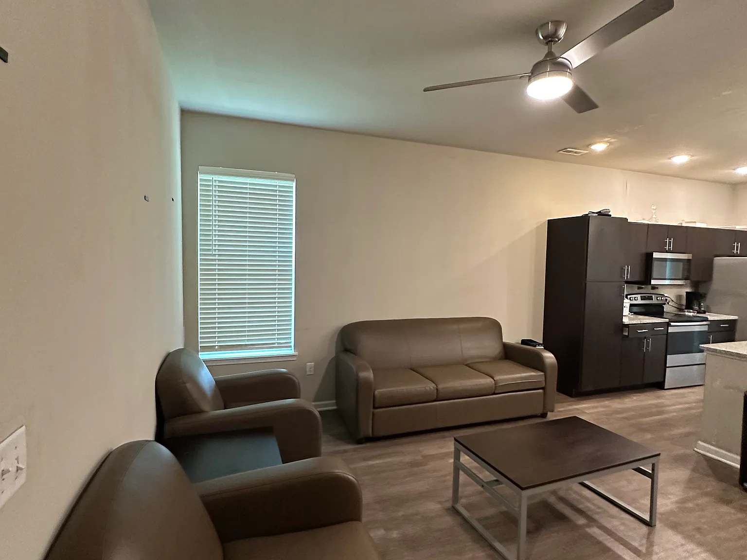 4 bed, 4.5 bath, $1,189 — Photo 3