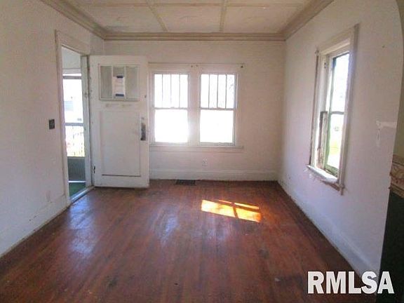 3rd image of 2119 N Bourland Ave