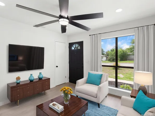 7621 Strolling Ln, Live Oak, TX 78233