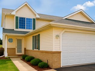 1135 Ellys Way #1135, Slinger, WI 53086