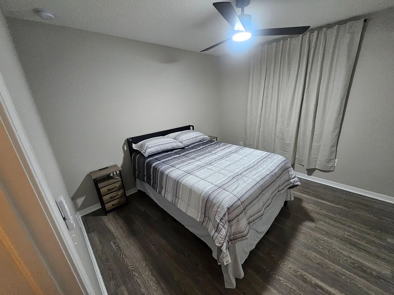 1 bed, 1.5 bath, 1850 sqft, $1,092 — Photo 3
