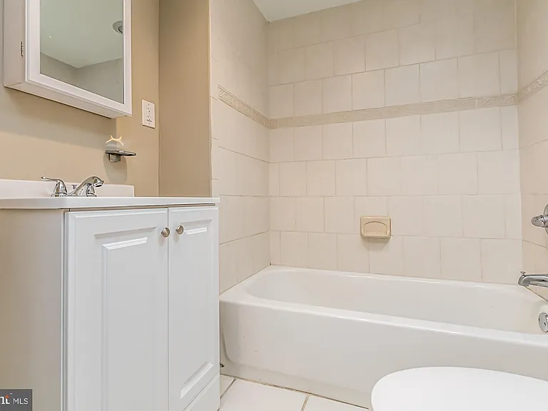 130 W Randall St — Photo 21