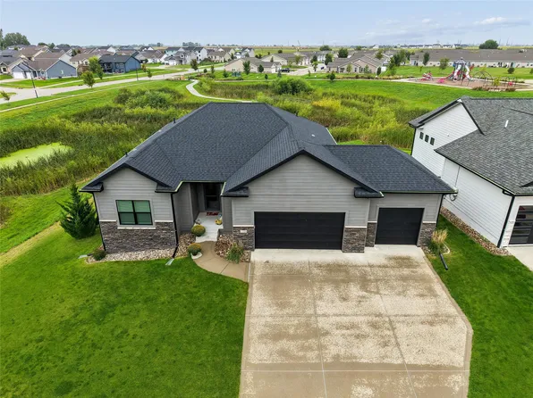 1104 SW 7th St, Grimes, IA 50111