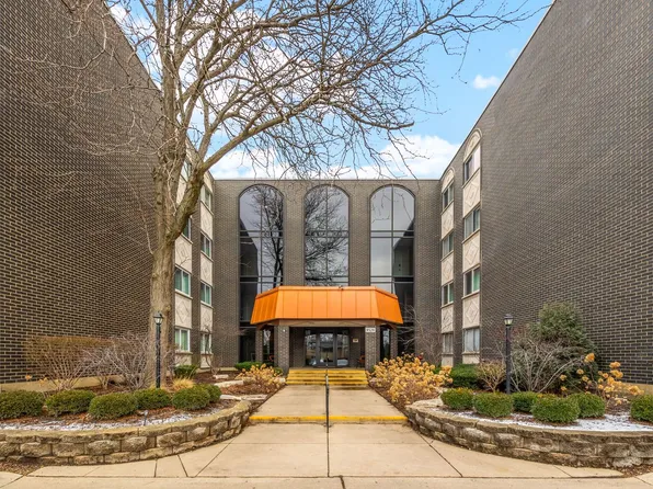9529 Bronx Pl #112, Skokie, IL 60077