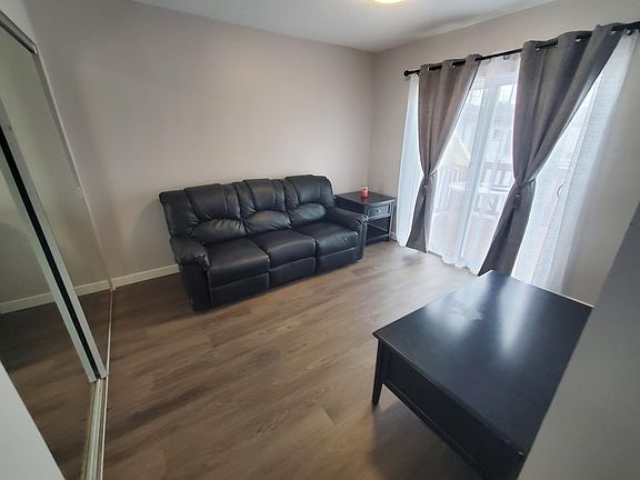 2nd image of 6032 Vineland Ave #1/2