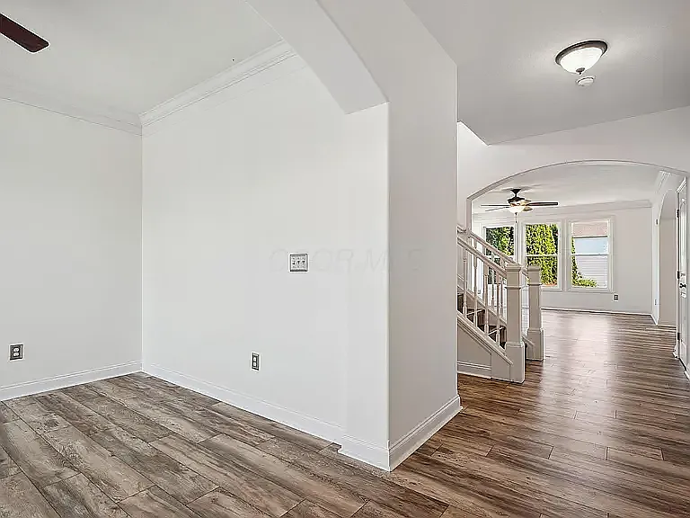 140 Andiron Dr — Photo 2