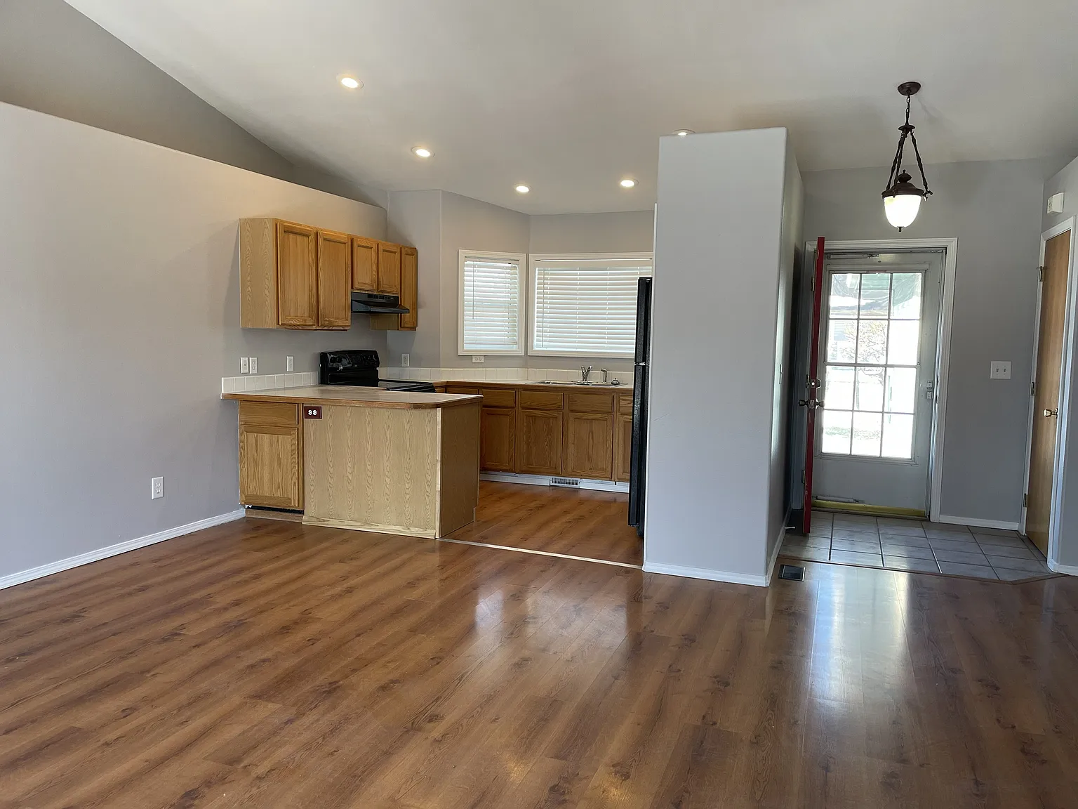3 bed, 1311 sqft, $2,100 — Photo 4