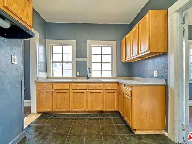 1347 Valencia St — Photo 18