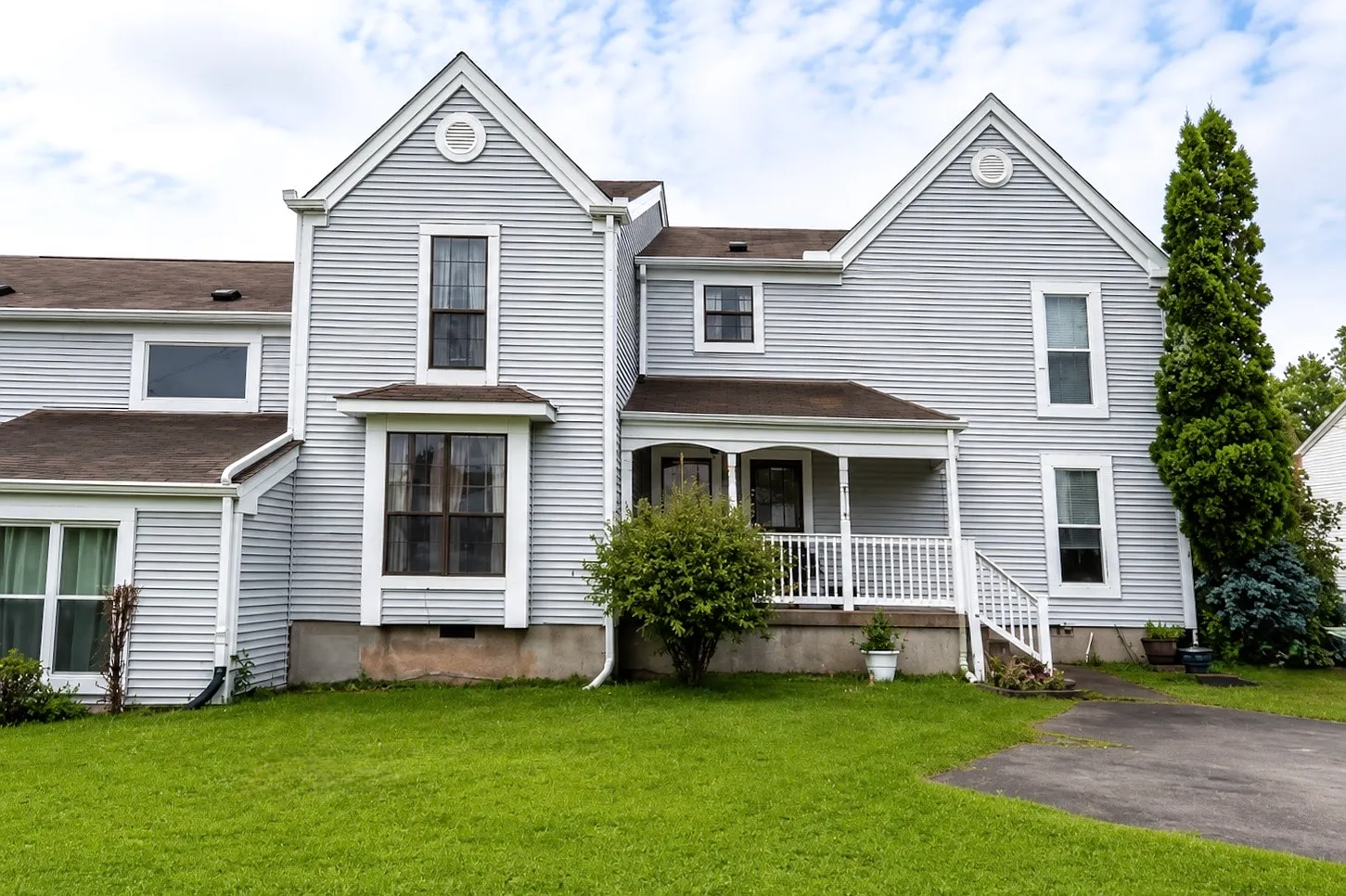 3 bed, 2.5 bath, 1335 sqft, $1,700 — Photo 2