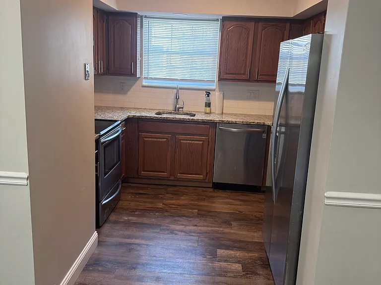 190 Tomlinson Ave #3 — Photo 6