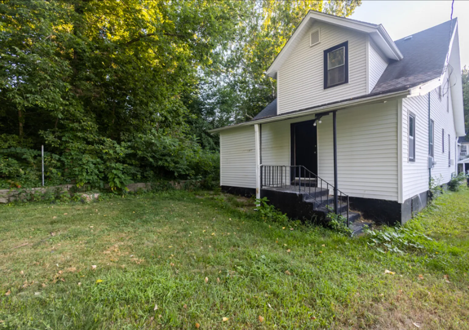 A Spacious and Inviting 3BD/1.5BA Single Family Home — Photo 2