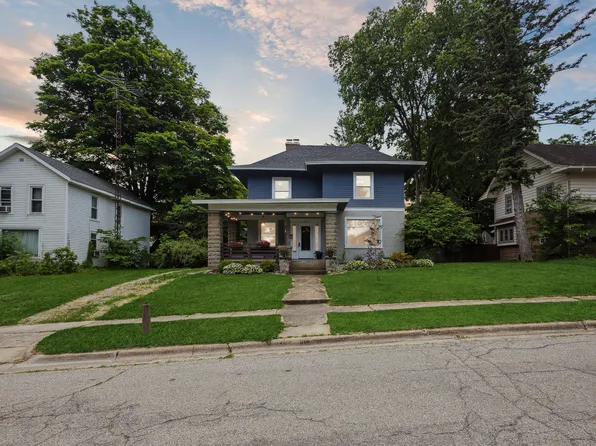 109 W Dewey St, Buchanan, MI 49107