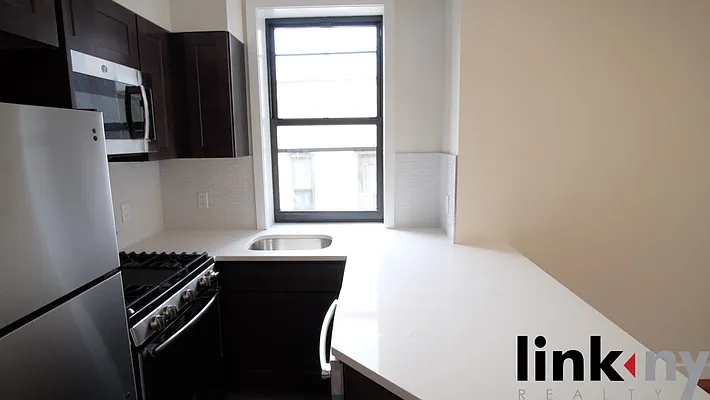 Rented by Link NY Realty | media 39