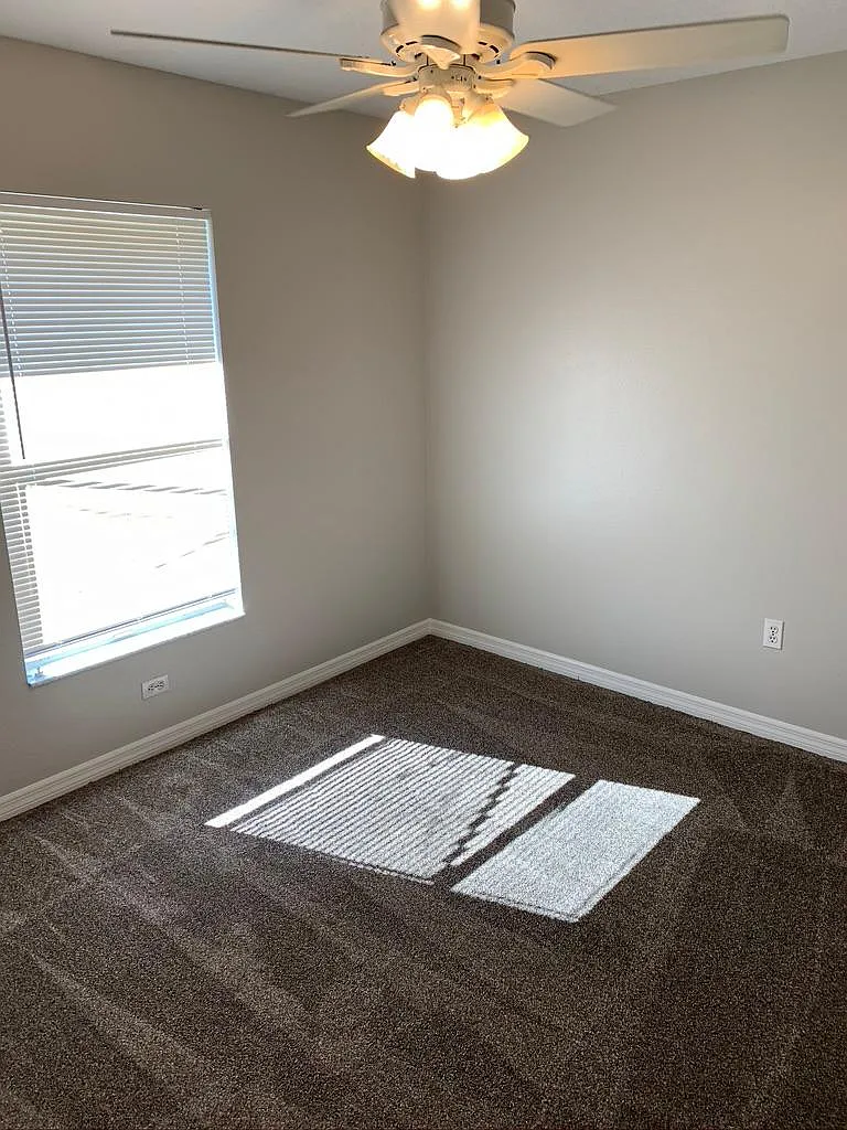 2 bed, 1100 sqft, $1,700 — Photo 4