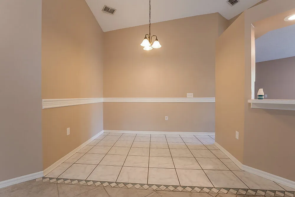 3 bed, 2.0 bath, 1545 sqft, $3,860 — Photo 4