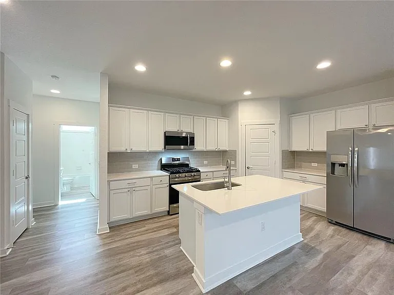 2316 Clemence Ln — Photo 6