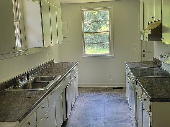 4th image of 502 Rosewood Dr
