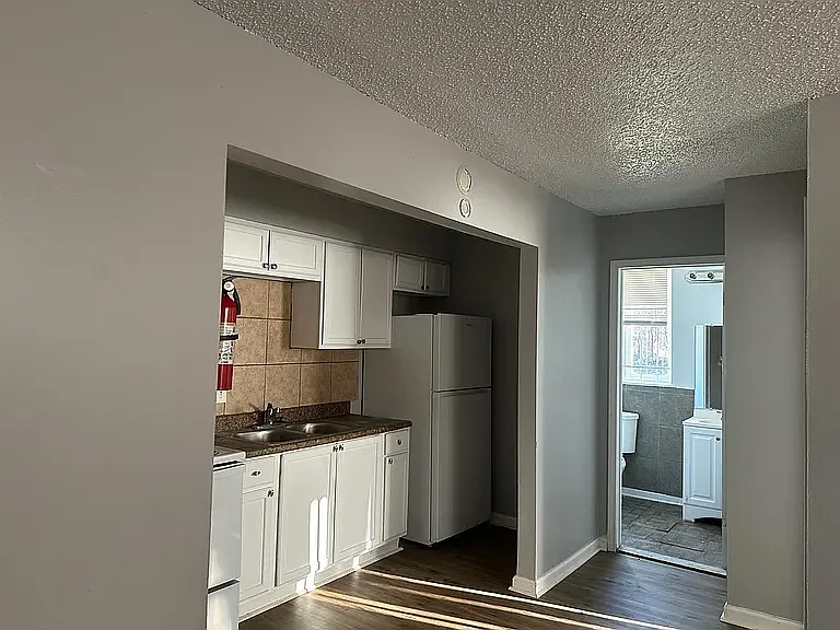 Sunrise Place Apartments — Photo 4