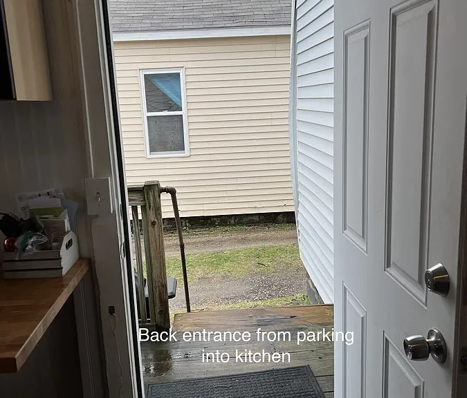 1121 Broadway Ave NW #1 — Photo 16