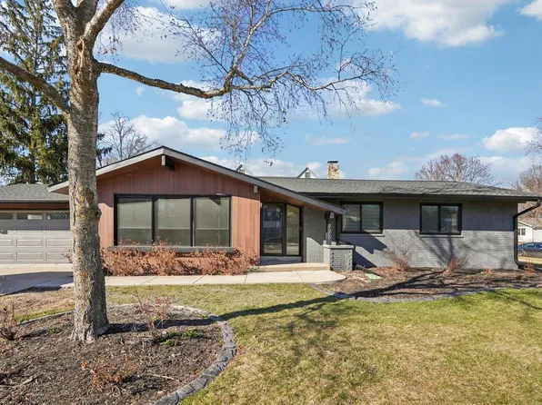 726 West Wisconsin AVENUE, Oconomowoc, WI 53066