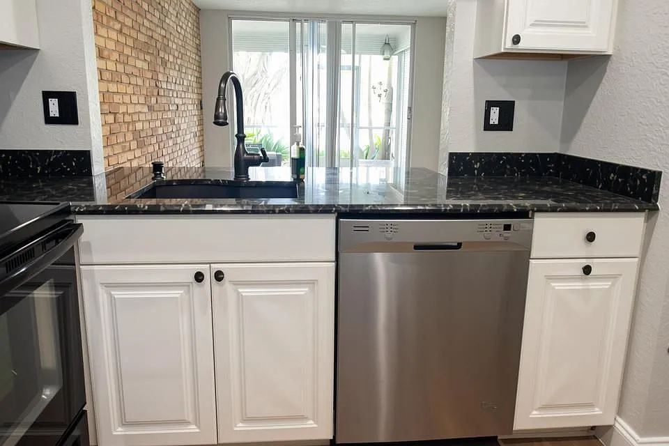 2 bed, 2.0 bath, 970 sqft, $2,200 — Photo 3