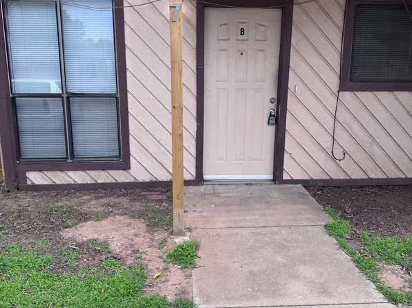 417 Chartrand Ave APT B, Edmond, OK 73034
