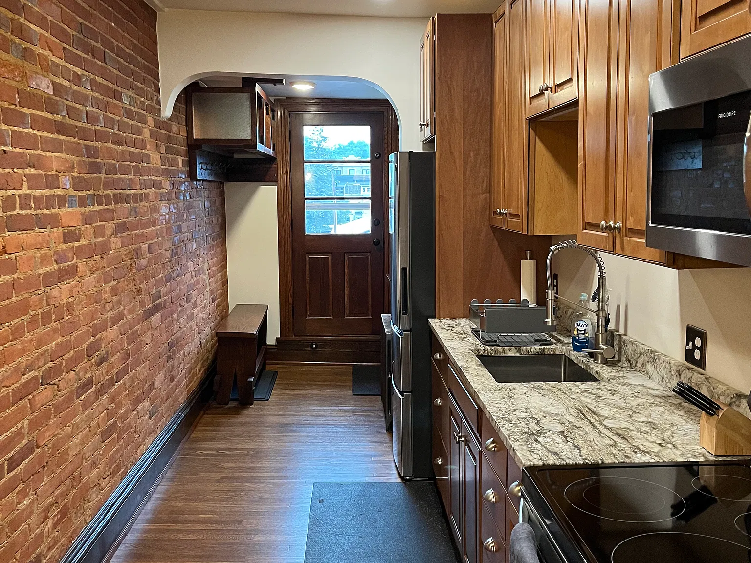 623 W Chestnut St — Photo 1