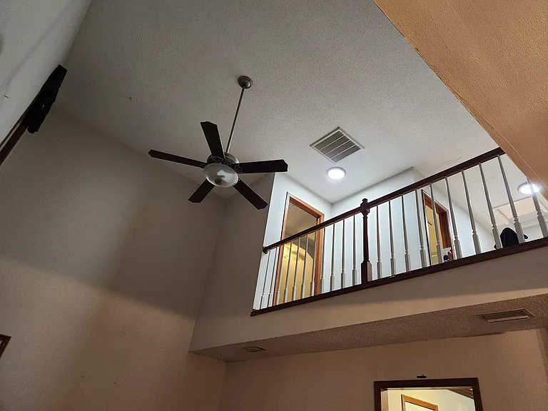 1012 Capstone Xing — Photo 18