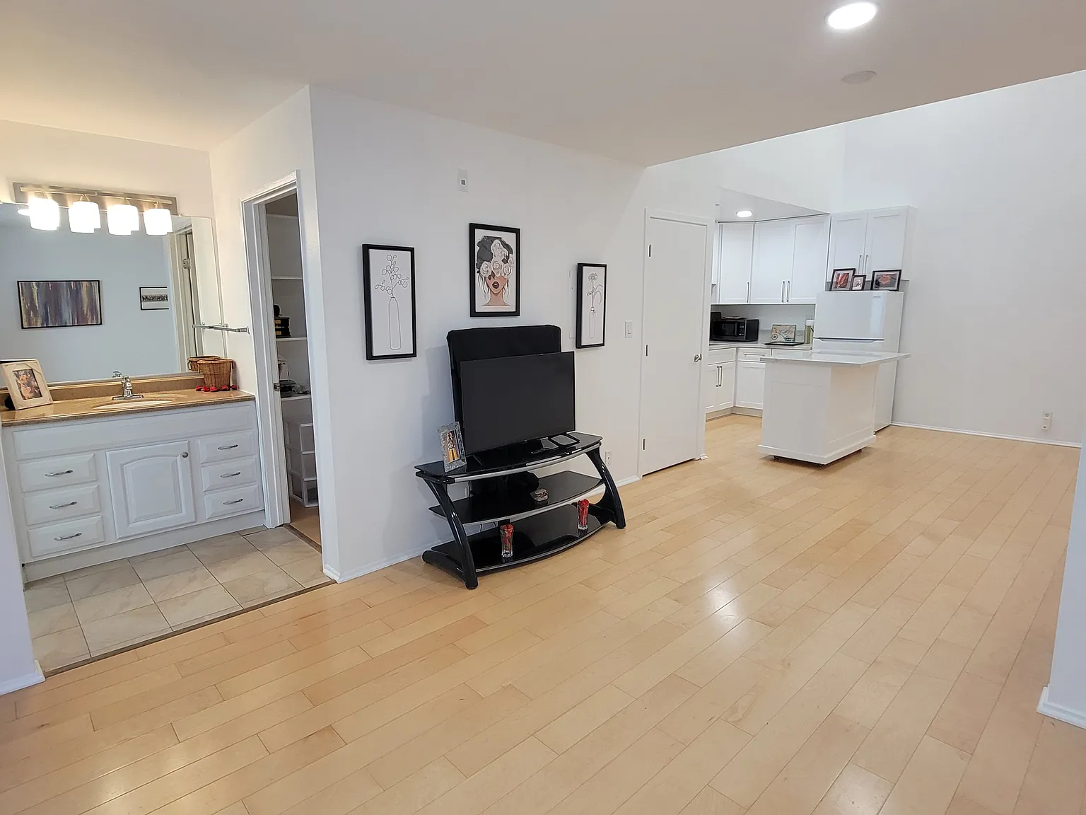 1230 N June St — Photo 3
