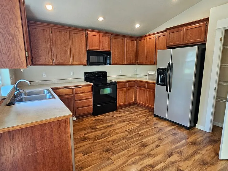 619 Marshall Ave — Photo 4